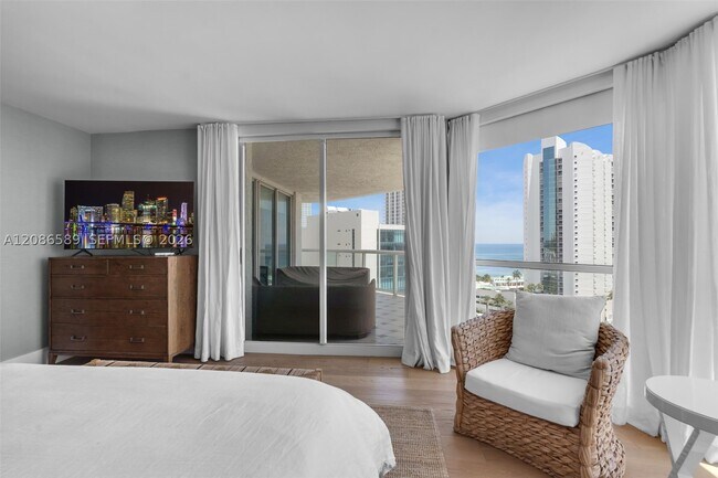 Building Photo - 16400 Collins Ave