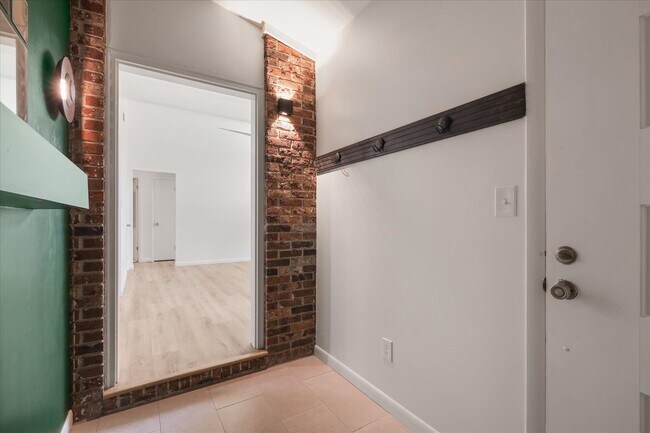 Building Photo - 2401 Jim Lee Rd