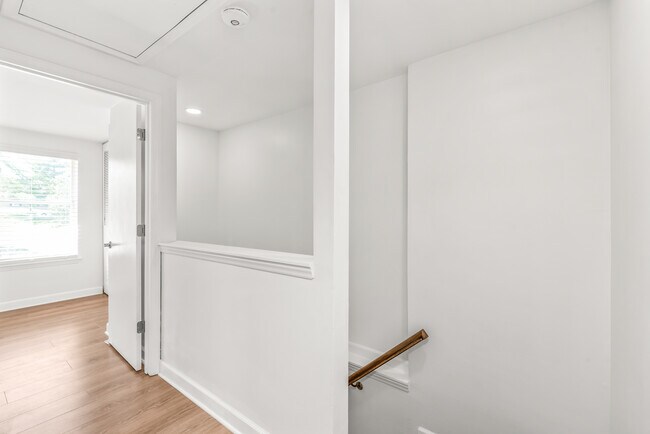 Building Photo - 9726 Old Gate Dr