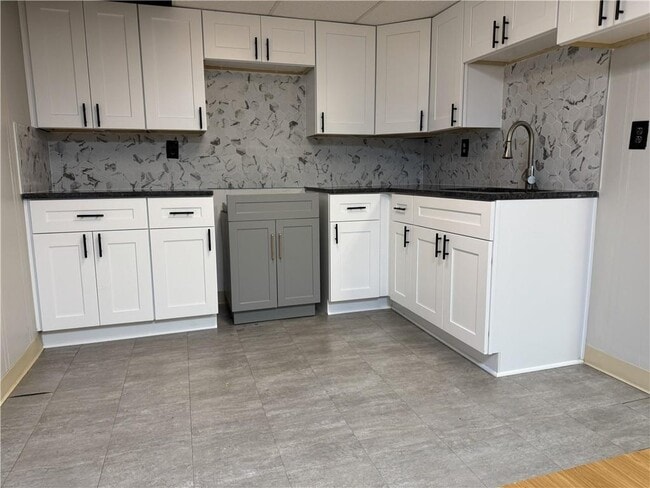 Building Photo - 205 Tallow Box Dr