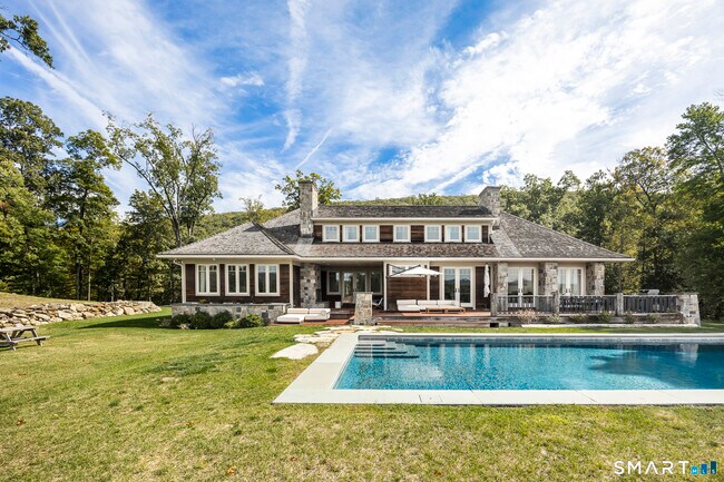 Building Photo - 121 Quaker Hill Rd