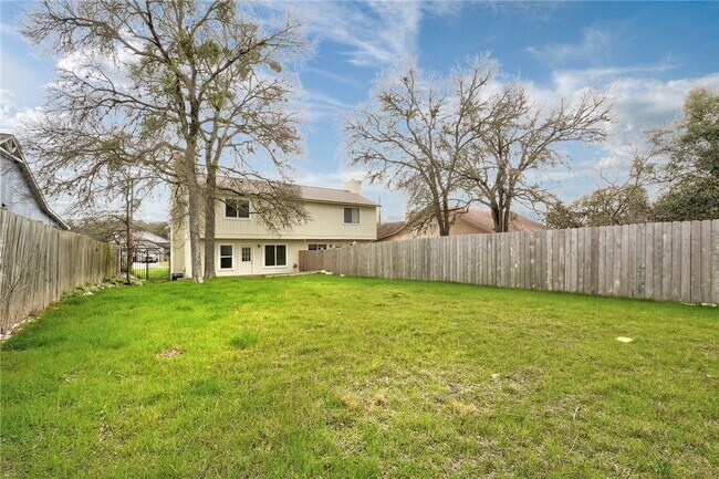 Building Photo - 6102 Parkwood Dr