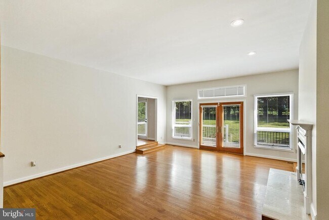 Building Photo - 445 Springvale Rd