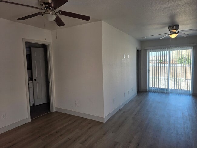 Building Photo - 195 Hacienda Loop