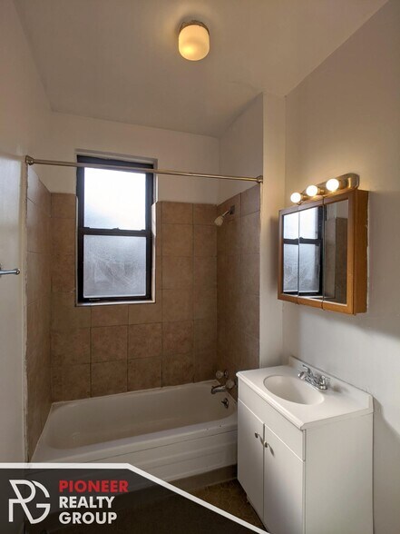 Building Photo - 717 W Barry Ave