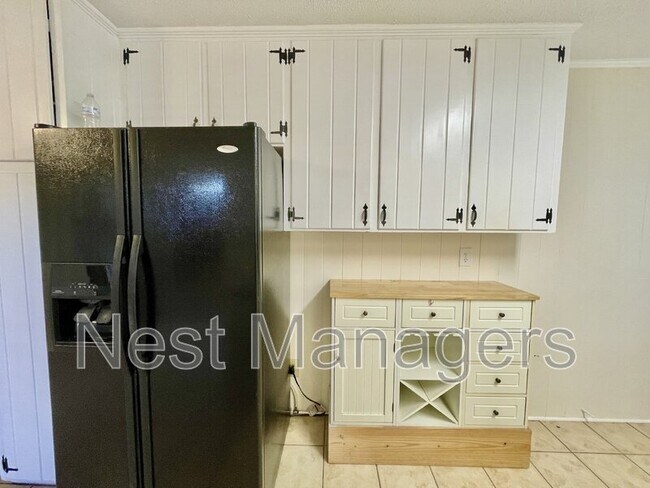 Building Photo - 621 Welsh Pl