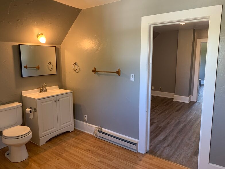 Bathroom - 1201 Steele St