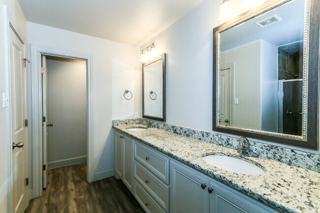 Building Photo - Luxury Duplexes In Cooper District
