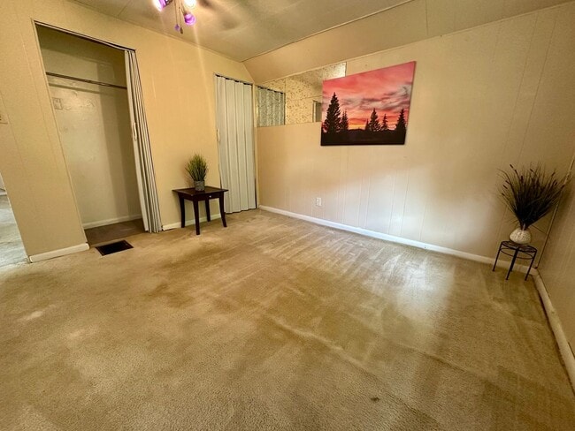 Building Photo - 3 bed, 1.5 bath home for rent in Waterloo