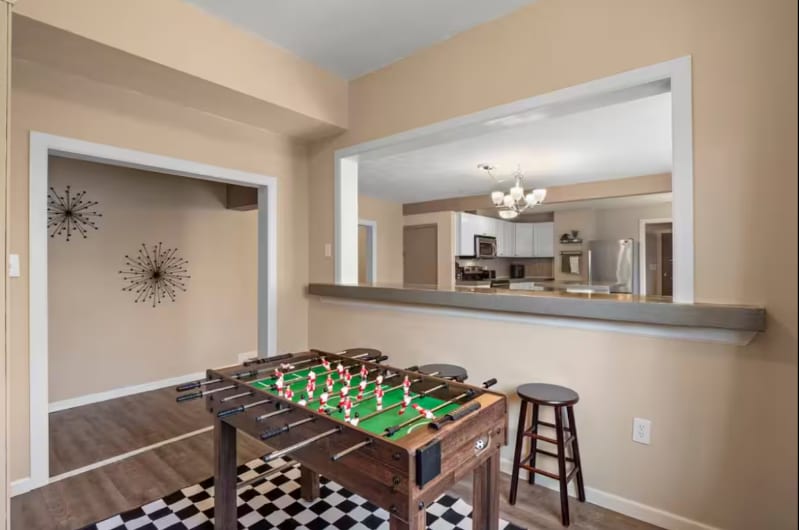 Building Photo - 719 E 9th Ave