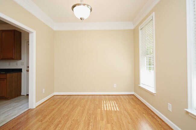 Building Photo - Move-in Ready + Dog Friendly End-Unit Crozet Home