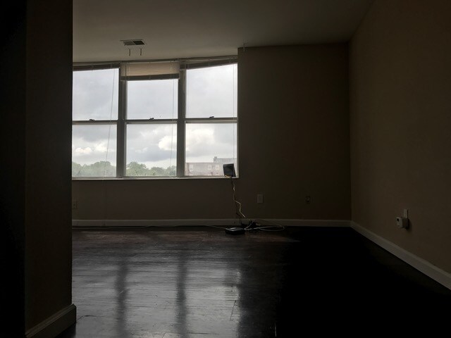 Building Photo - 5500 Pershing Ave