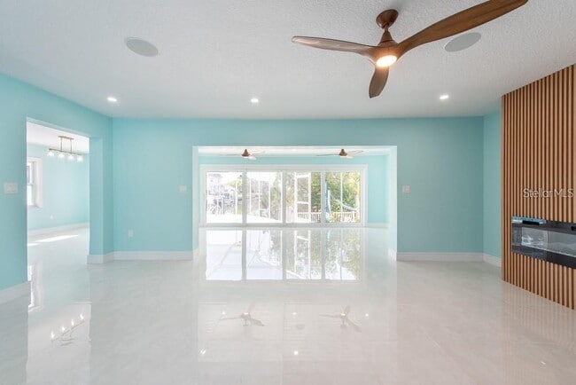 Building Photo - 4643 Bay Crest Dr