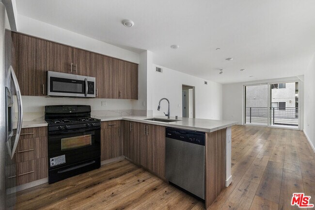 Building Photo - 5229 Willowcrest Ave