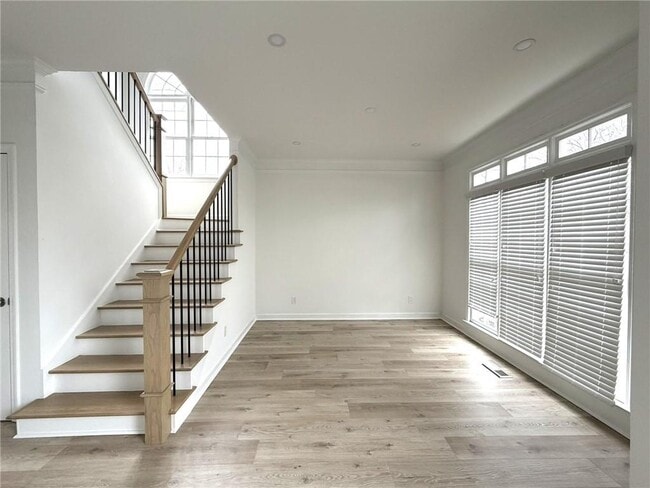 Building Photo - 4865 Chesterfield Ct