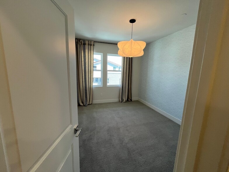 Building Photo - 5592 Holly Bay Ave