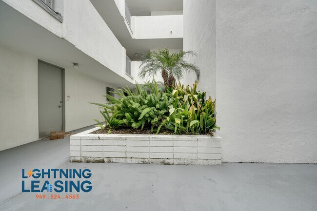 Building Photo - 1036 3rd St