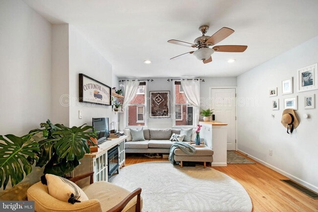 Primary Photo - 217 Watkins St