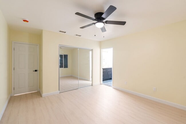 Building Photo - Large 5 Bedroom 4 bathroom Home