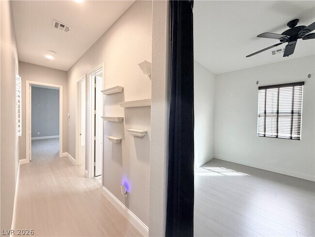 Building Photo - 2117 Thames View St