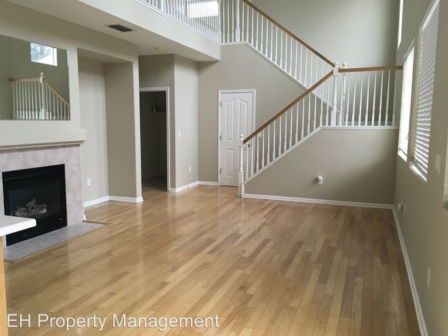 Building Photo - 9416 Dante Ct