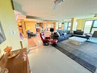 Building Photo - Huge Loft-Style 1 bed 1.5 Bath for Rent in...