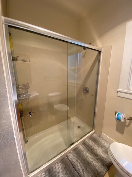 Building Photo - 2615 Regent St