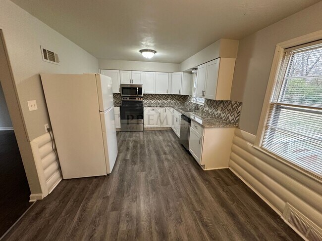 Building Photo - 10100 Blue Ridge Blvd