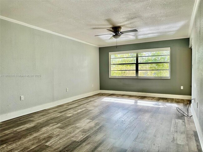 Building Photo - 15430 SW 82nd Ln
