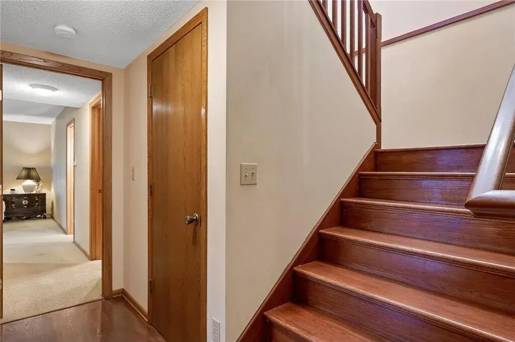 Building Photo - 957 Pine View Ct
