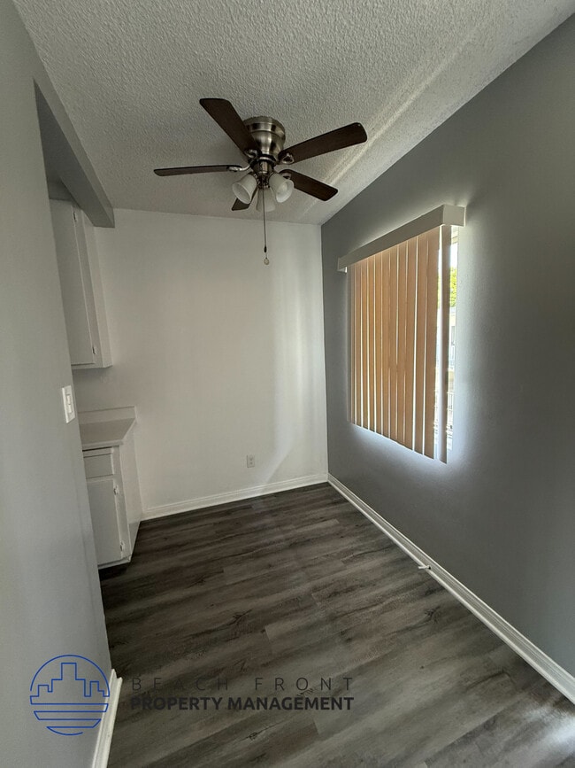 Building Photo - 911 W. La Palma Ave.