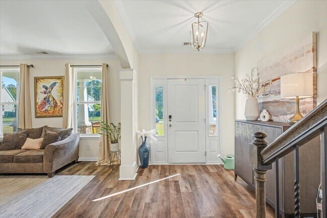 Building Photo - Stunning 5 Bed/3.5 Bath Home in Buckhead East