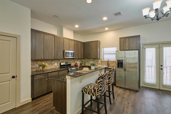 Building Photo - 2422 Navigation Blvd