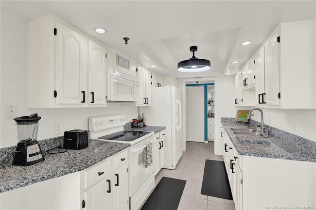 Building Photo - 2400 S Ocean Dr