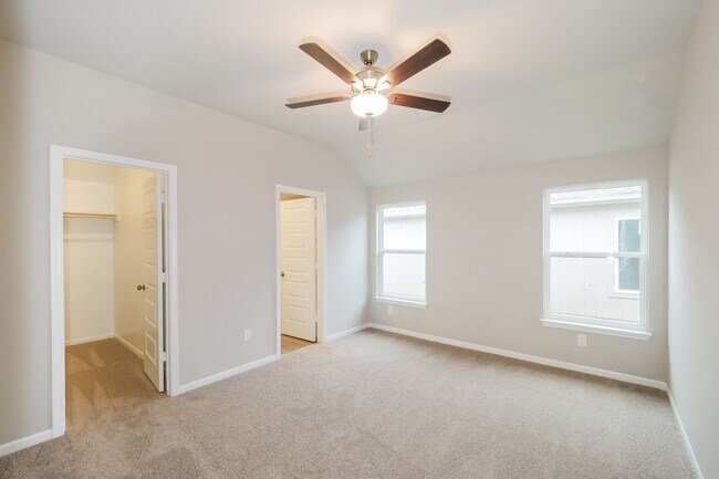 Building Photo - Beautiful, bright and brand new!!! 3 Bed / 2 Bath in Spring Hill, KS - FEB MOVE-IN SPECIAL