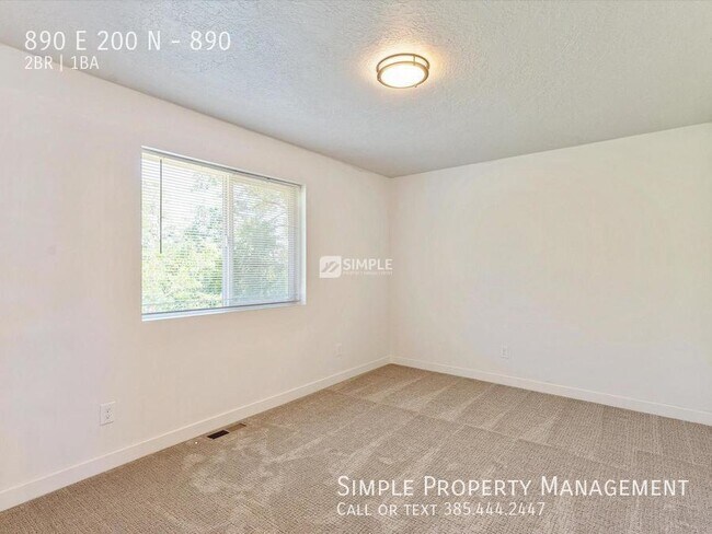 Building Photo - 890 E 200 N