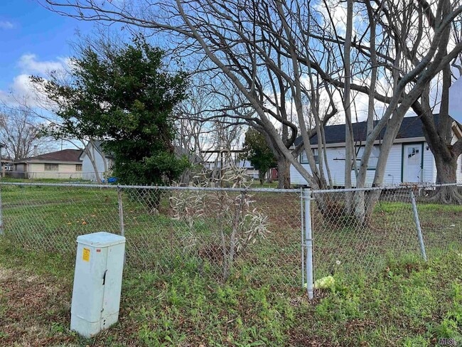 Building Photo - 240 Boudreaux St