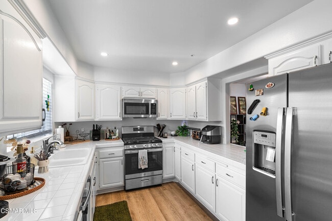 Building Photo - 279 N Skyline Dr