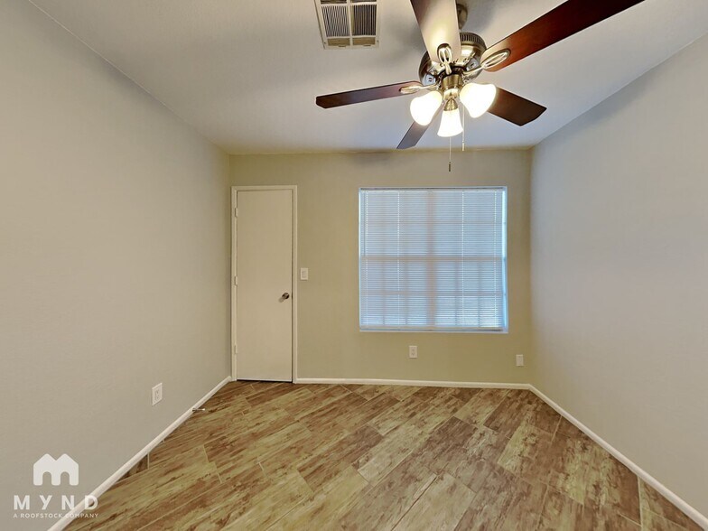 Building Photo - 2265 W Ross Ave