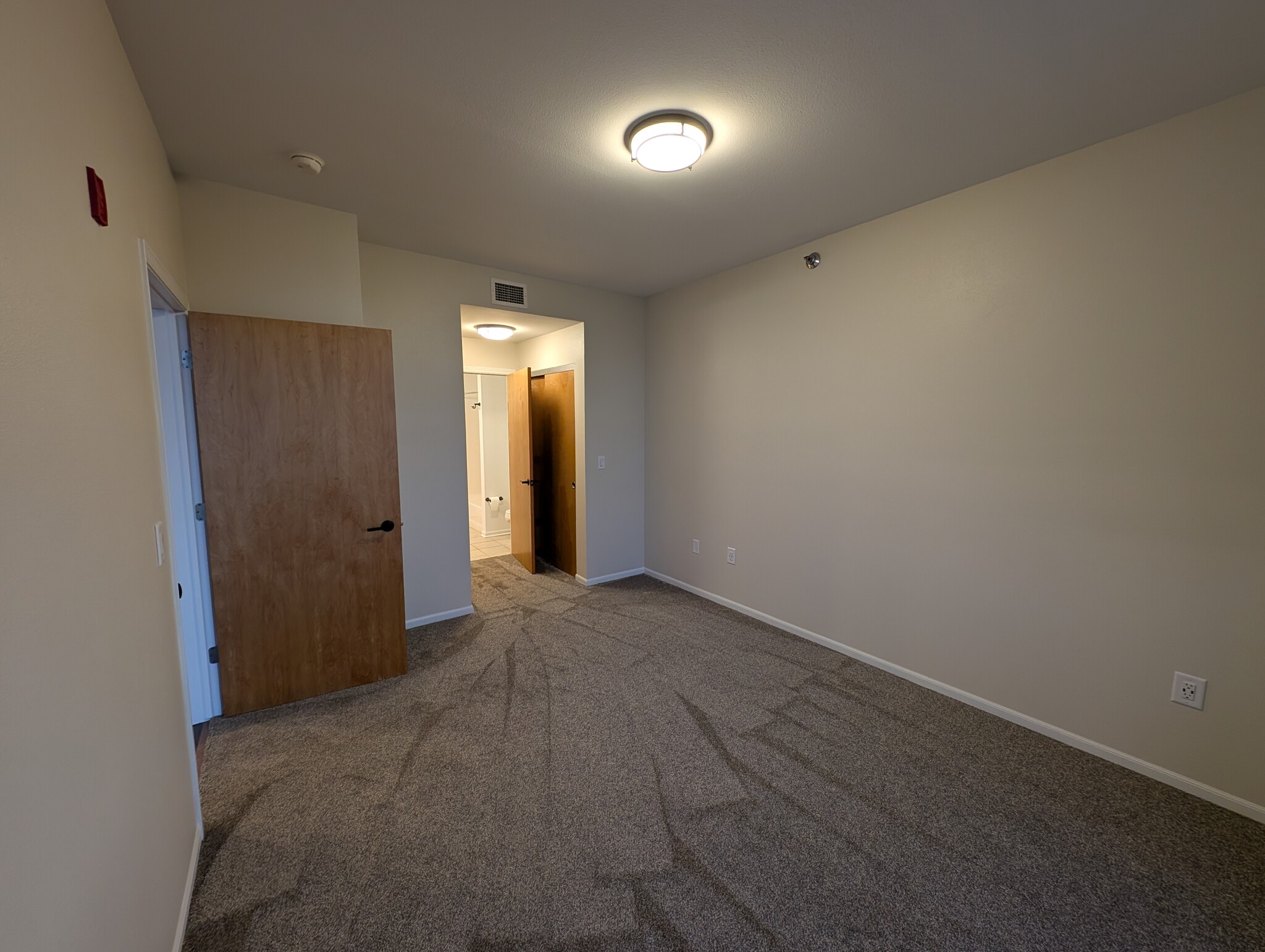 Building Photo - 2121 S Kinnickinnic Ave