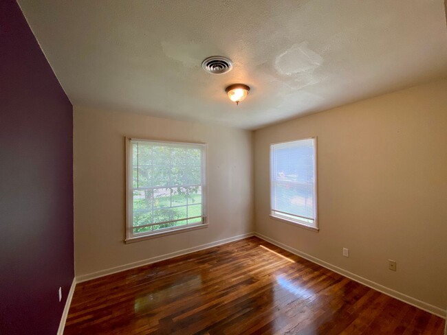 Building Photo - Available June 29: 4 Bedroom Unit in Estab...