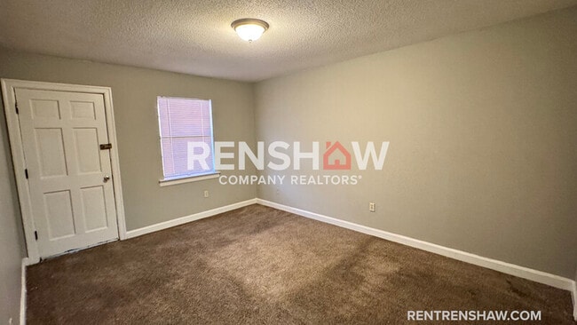 Building Photo - 3228 S Mendenhall Rd