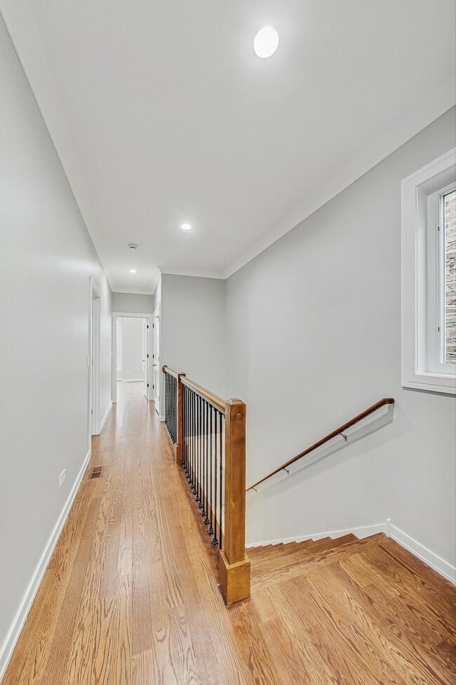 Building Photo - 6626 S Ingleside Ave