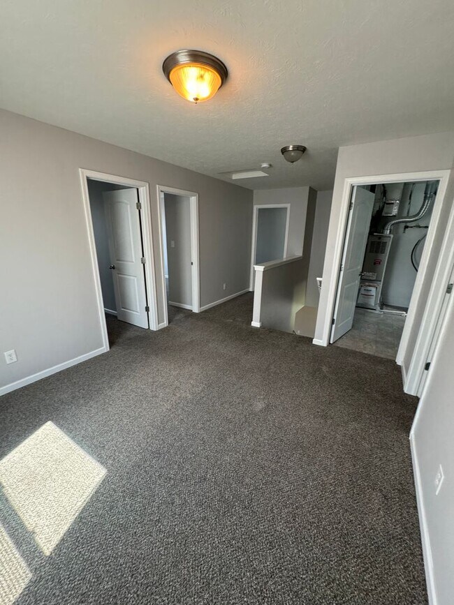 Building Photo - Columbus IN  - 3 BR home with loft