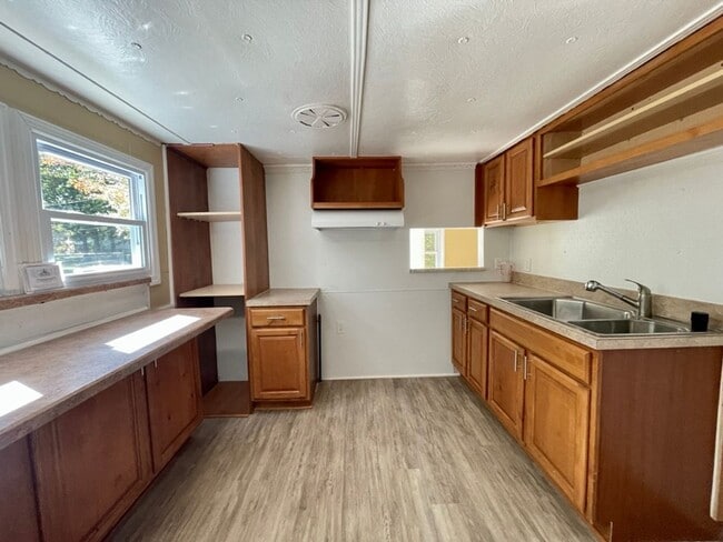 Building Photo - Updated 3 bedroom, 1.5 bath Home  FOR RENT in Laurel Lakes, NJ $1550