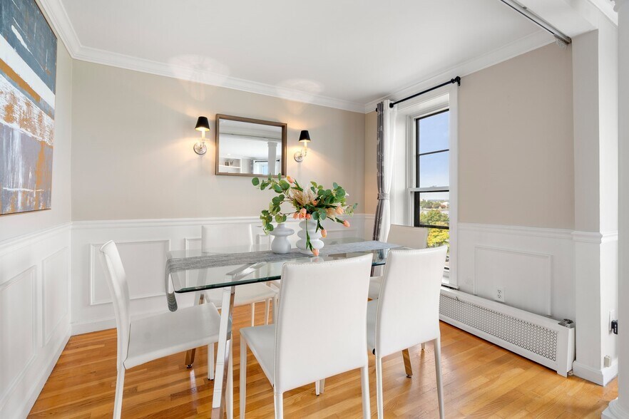 Building Photo - 458 Beacon St
