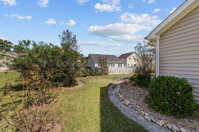 Building Photo - 359 Vesta Dr