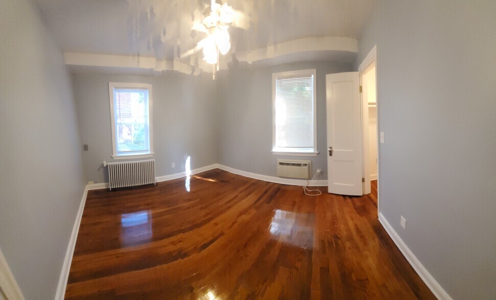 Building Photo - 814 Greenwood circle