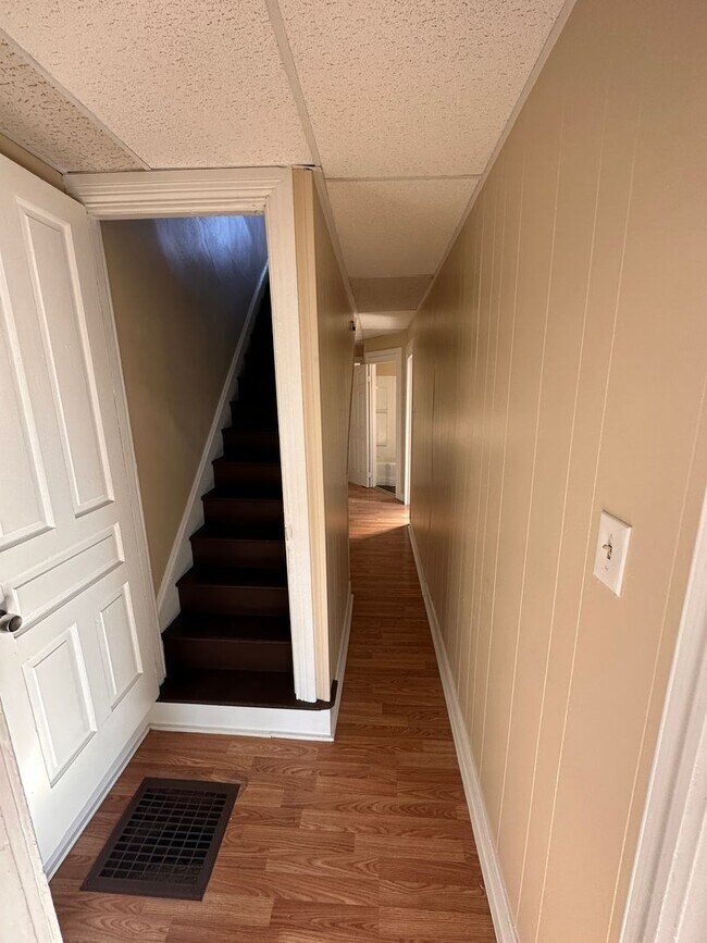 Building Photo - 121 N State St