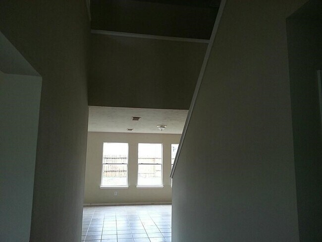 Building Photo - 6719 Lower Arrow Dr